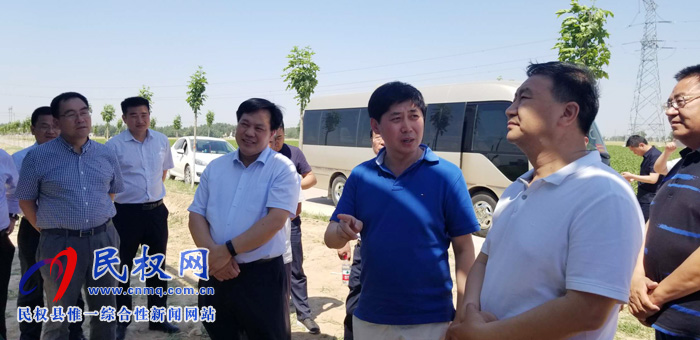 睢阳区副区长杨光磊一行到我县考察农业种植业结构调整工作 睢阳区副区长杨光磊一行到我县考察农业种植业结构调整工作
