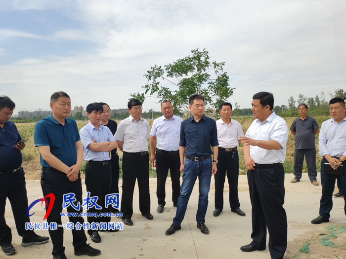 县委常委、县委办公室主任孟亚松到温泉康养特色小镇项目现场办公 县委常委、县委办公室主任孟亚松到温泉康养特色小镇项目现场办公