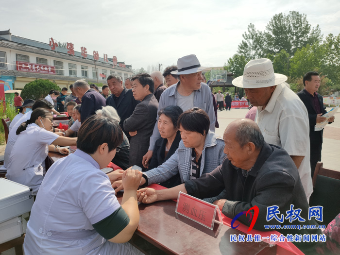 民权:“四下乡”暨“科技活动周”活动 服务群众零距离 民权:“四下乡”暨“科技活动周”活动 服务群众零距离