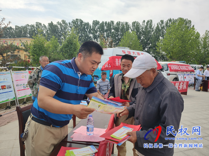 民权:“四下乡”暨“科技活动周”活动 服务群众零距离 民权:“四下乡”暨“科技活动周”活动 服务群众零距离