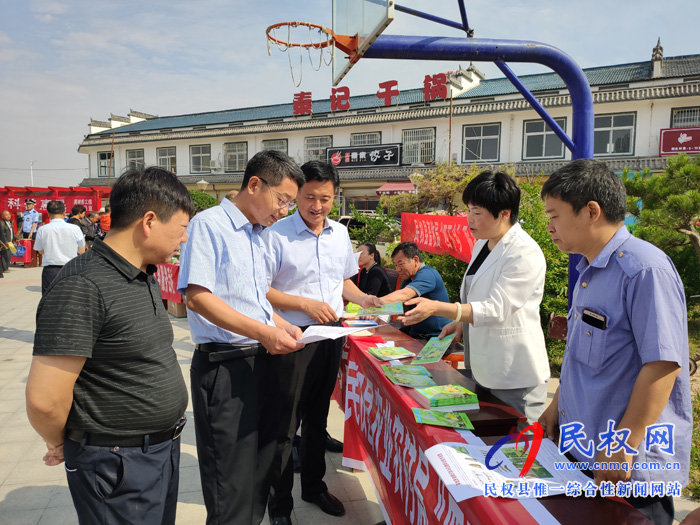 民权:“四下乡”暨“科技活动周”活动 服务群众零距离 民权:“四下乡”暨“科技活动周”活动 服务群众零距离
