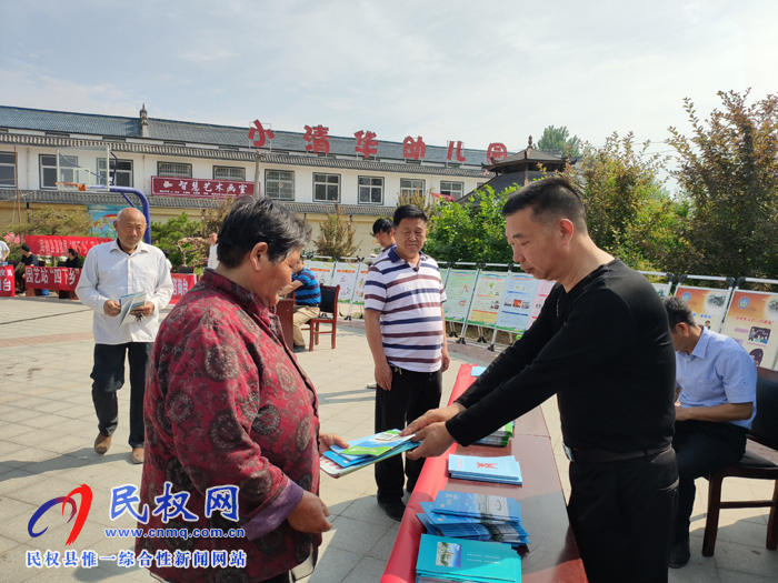 民权:“四下乡”暨“科技活动周”活动 服务群众零距离 民权:“四下乡”暨“科技活动周”活动 服务群众零距离
