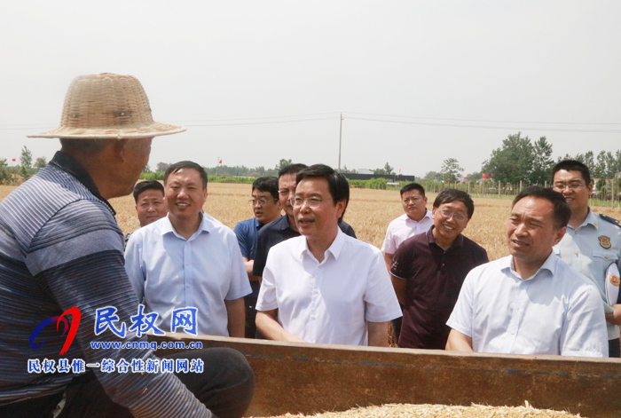 市人大常委会副主任、县委书记姬脉常调研我县“三夏”及秸秆禁烧工作 市人大常委会副主任、县委书记姬脉常调研我县“三夏”及秸秆禁烧工作