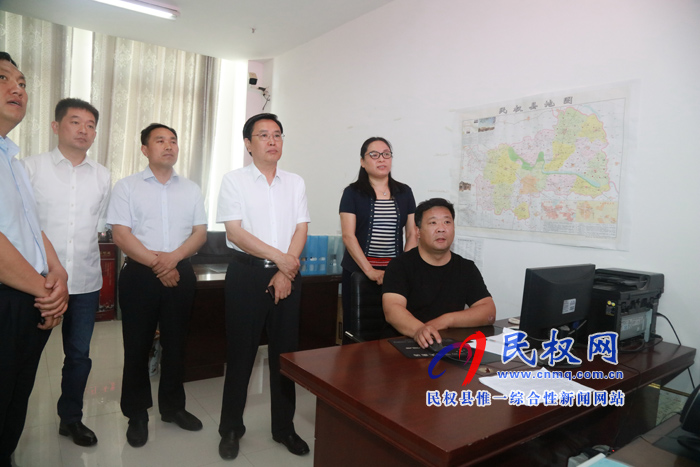 市人大常委会副主任、县委书记姬脉常调研我县“三夏”及秸秆禁烧工作 市人大常委会副主任、县委书记姬脉常调研我县“三夏”及秸秆禁烧工作