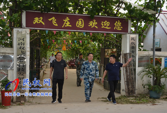 县委常委、县人武部政委江静亚到我县部分乡镇调研扶贫工作 县委常委、县人武部政委江静亚到我县部分乡镇调研扶贫工作