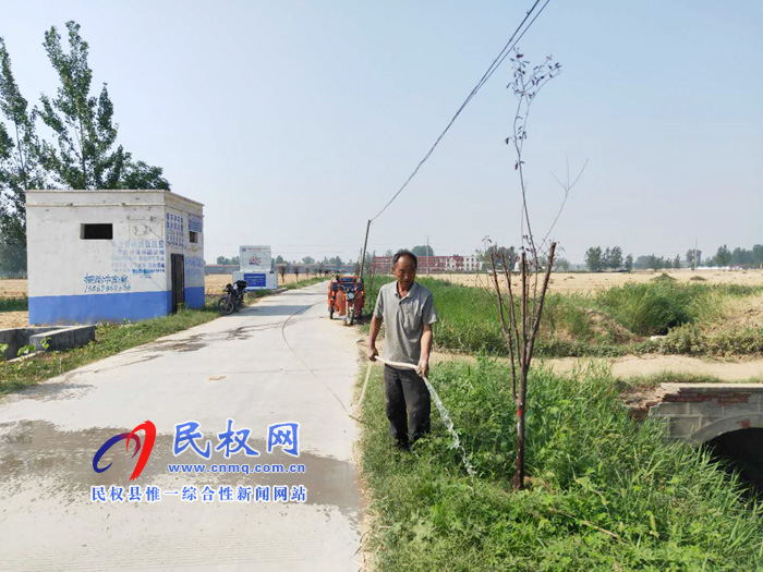林七乡深入开展国土绿化植树苗木保活工作 林七乡深入开展国土绿化植树苗木保活工作