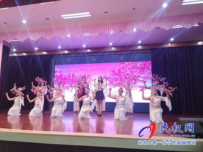 我县举办庆祝新中国成立70周年“人民医院杯”经典诵读展演活动 我县举办庆祝新中国成立70周年“人民医院杯”经典诵读展演活动