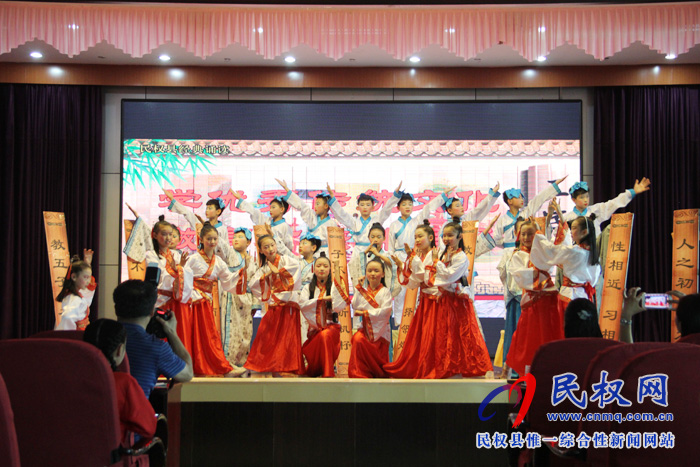 我县举办庆祝新中国成立70周年“人民医院杯”经典诵读展演活动 我县举办庆祝新中国成立70周年“人民医院杯”经典诵读展演活动
