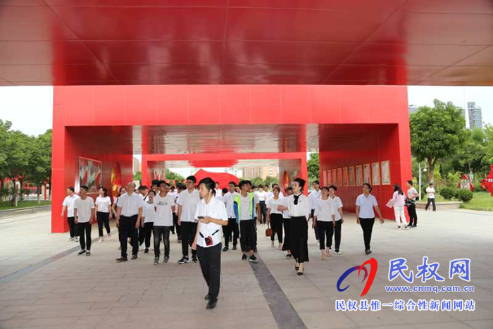 民权县委组织部在党建文化公园举行新党员入党宣誓活动