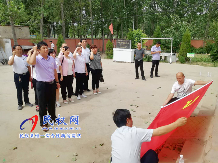 县民族学校党支部组织党员教师开展“参观李馆地道遗址,弘扬红色革命精神” 实践教育活动 县民族学校党支部组织党员教师开展“参观李馆地道遗址,弘扬红色革命精神” 实践教育活动