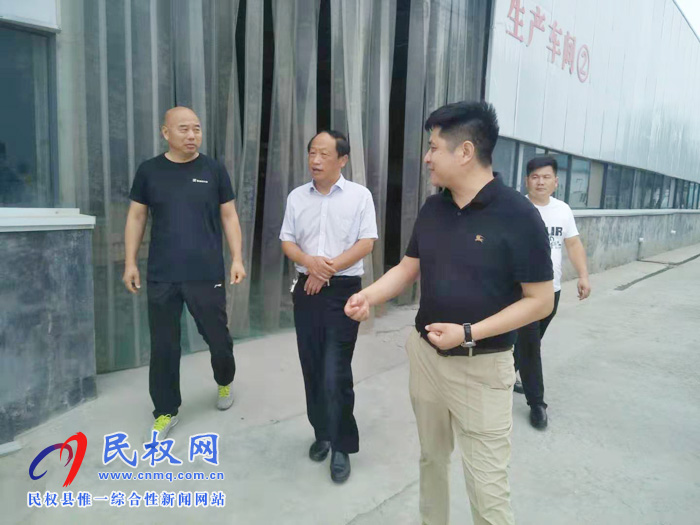 县总工会主席瞿志君到龙塘镇工业园区调研农民工双向服务工作