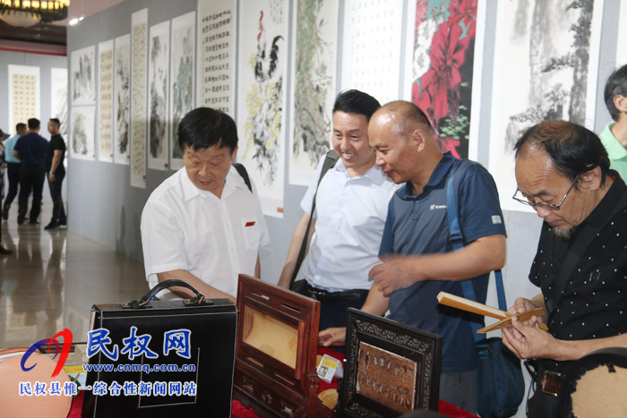 我县展品参加在北京庆祝建党九十八周年书画展暨商丘市非物质文化遗产精品展 我县展品参加在北京庆祝建党九十八周年书画展暨商丘市非物质文化遗产精品展