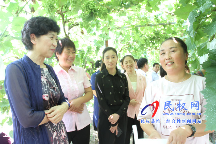 省妇联副主席崔爱兰到民权调研“巧媳妇”工程及妇女发展工作 省妇联副主席崔爱兰到民权调研“巧媳妇”工程及妇女发展工作