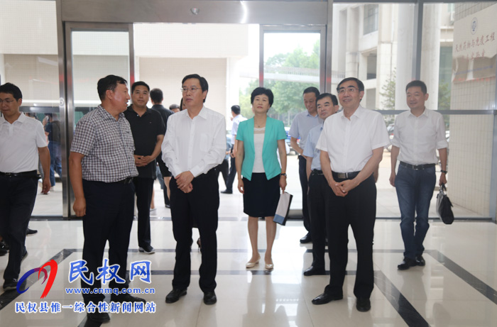 市人大常委会副主任、县委书记姬脉常到河南大学金明校区参观考察 市人大常委会副主任、县委书记姬脉常到河南大学金明校区参观考察