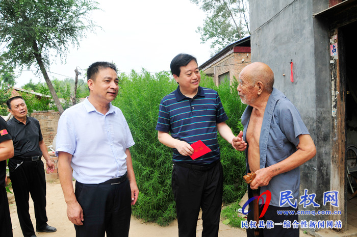 县委常委、统战部长赵通慰问革命老区复退军人 县委常委、统战部长赵通慰问革命老区复退军人