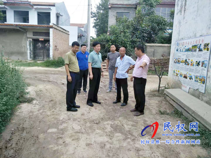 县委常委、副县长房季到龙塘镇检查指导工作 县委常委、副县长房季到龙塘镇检查指导工作