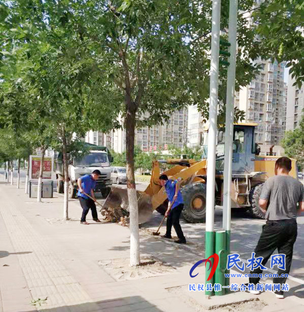 民权县城市管理局:开展人行道清障综合整治 民权县城市管理局:开展人行道清障综合整治