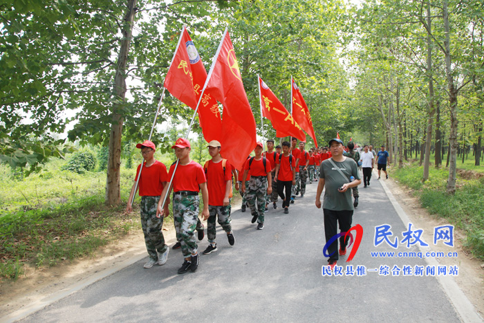 副县长朱琳参加民权高中“远足励志行”活动 副县长朱琳参加民权高中“远足励志行”活动