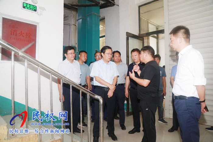 市人大常委会副主任、县委书记姬脉常暗访安全生产工作 市人大常委会副主任、县委书记姬脉常暗访安全生产工作