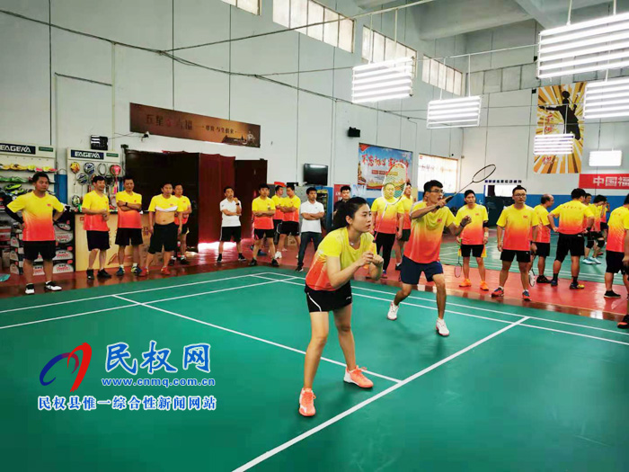 我县举办第二届迎国庆职工羽毛球比赛