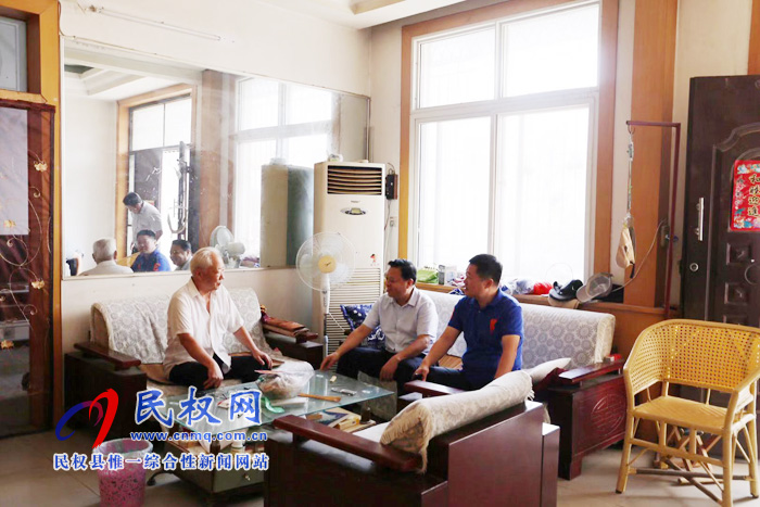 县人大常委会副主任石克林、李新军看望慰问部分离退休老干部 县人大常委会副主任石克林、李新军看望慰问部分离退休老干部