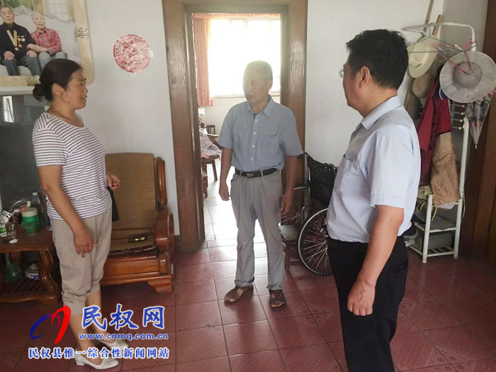 县商务局领导中秋节慰问离老干部 县商务局领导中秋节慰问离老干部