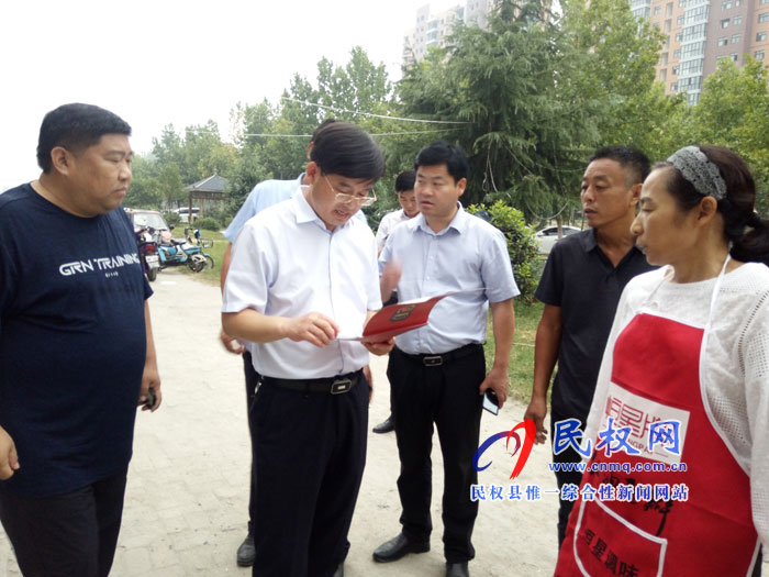 县委副书记 、县长张团结暗访城区餐饮油烟治理工作 县委副书记 、县长张团结暗访城区餐饮油烟治理工作