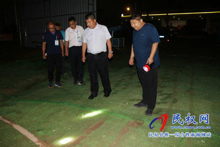 副县长张士彬夜访督导检查商砼企业扬尘治理工作 副县长张士彬夜访督导检查商砼企业扬尘治理工作