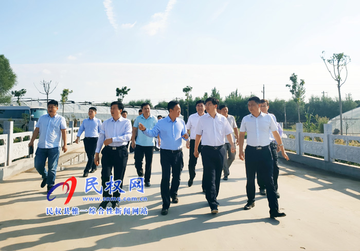 县委副书记、县长张团结到绿洲街道办事处开展“三▪五”基层工作日活动 县委副书记、县长张团结到绿洲街道办事处开展“三▪五”基层工作日活动