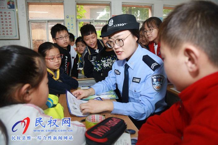 县委网信办、县公安局联合开展网络安全宣传活动 县委网信办、县公安局联合开展网络安全宣传活动