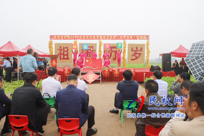 民权:庄稼地里 庆国庆 话丰收 民权:庄稼地里 庆国庆 话丰收