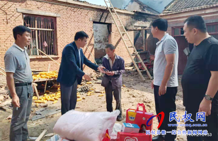 翻修房屋送温暖 真情帮扶暖人心 翻修房屋送温暖 真情帮扶暖人心