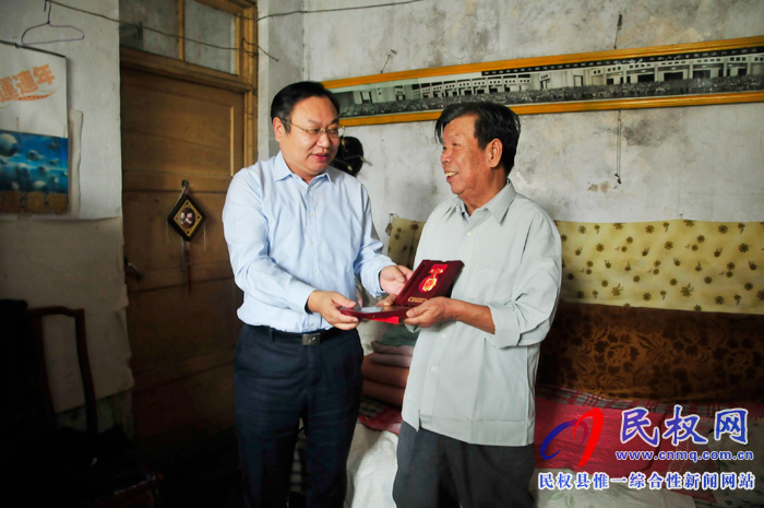 市委常委、常务副市长吴祖明到我县走访慰问全国劳动模范刘翔鸣 市委常委、常务副市长吴祖明到我县走访慰问全国劳动模范刘翔鸣