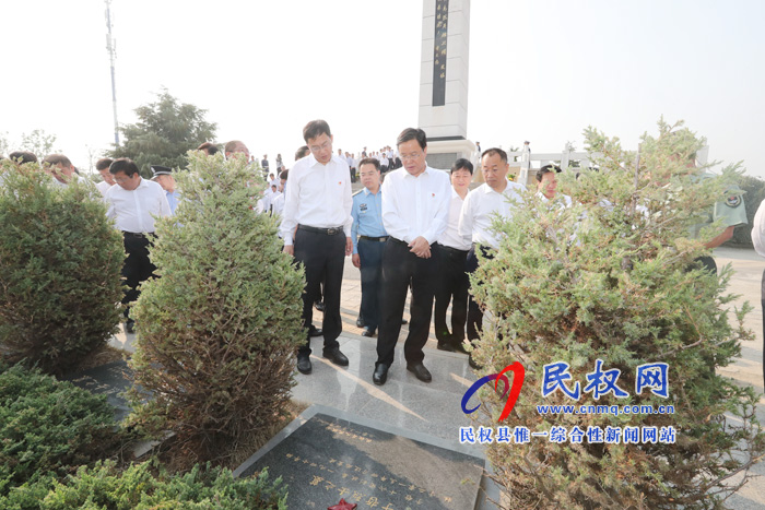 我县举行烈士公祭日活动 我县举行烈士公祭日活动