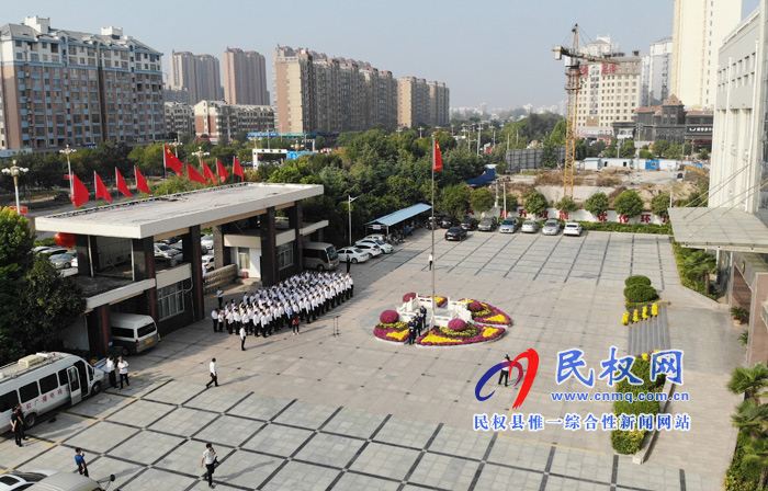 红旗飘飘迎国庆 我县举行国庆升旗仪式 红旗飘飘迎国庆 我县举行国庆升旗仪式