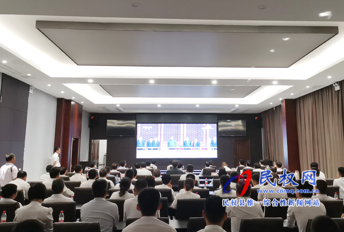 我县集中收听收看庆祝中华人民共和国成立70周年大会、阅兵仪式和群众游行实况直播