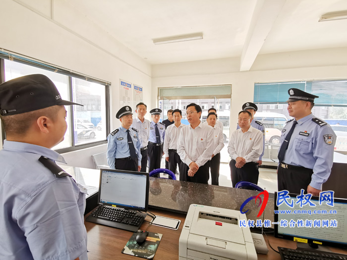 市人大常委会副主任、县委书记姬脉常国庆慰问一线值班民警 市人大常委会副主任、县委书记姬脉常国庆慰问一线值班民警