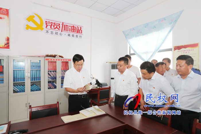 市人大常委会副主任、县委书记姬脉常调研软弱涣散村党组织整顿工作 市人大常委会副主任、县委书记姬脉常调研软弱涣散村党组织整顿工作