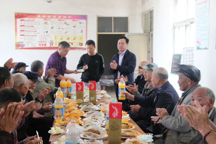龙塘镇开展重阳节关爱老人活动 龙塘镇开展重阳节关爱老人活动