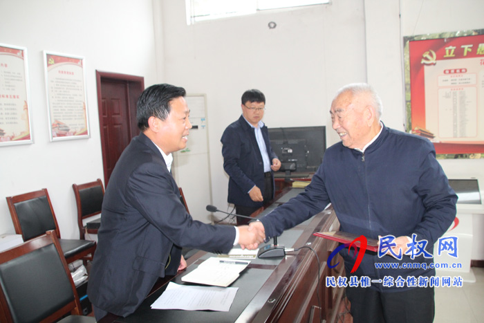 花园乡:表彰先进典型 倡树文明新风 花园乡:表彰先进典型 倡树文明新风