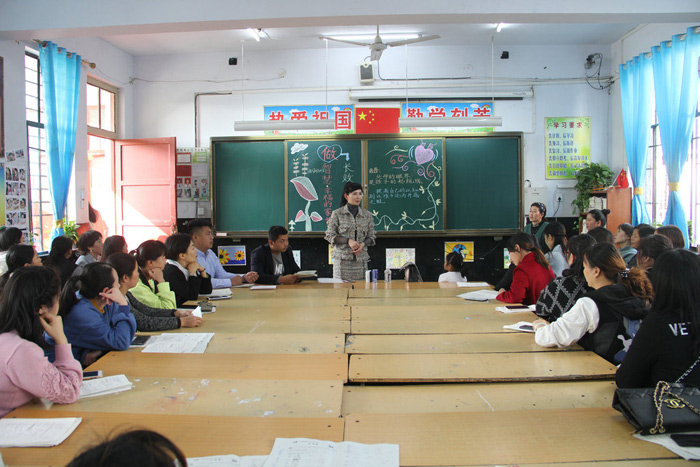 民权县实验小学召开“真诚合作 携手共进”学生家长会 民权县实验小学召开“真诚合作 携手共进”学生家长会