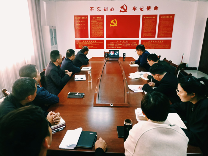 县退役军人事务局组织干部观看《建党伟业》 县退役军人事务局组织干部观看《建党伟业》