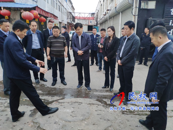县委副书记、县长张团结暗访督导我县文明城创建工作 县委副书记、县长张团结暗访督导我县文明城创建工作