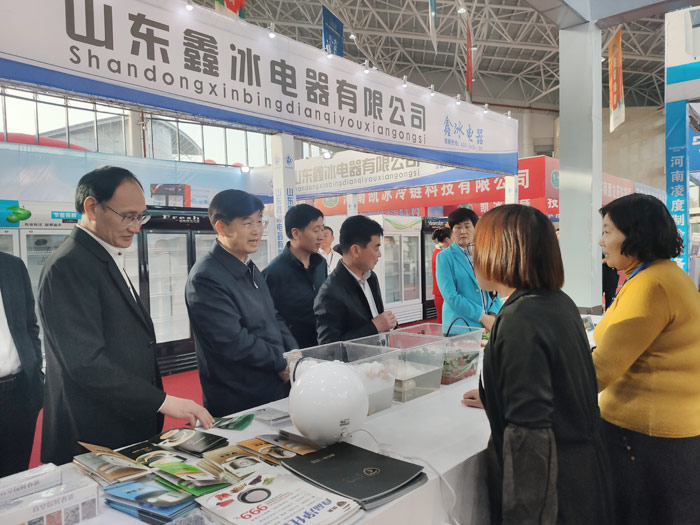 县委副书记、县长张团结走访冷博会参展企业 县委副书记、县长张团结走访冷博会参展企业