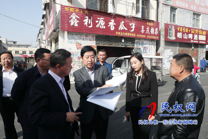 县委常委、宣传部长屠志远查看文明城创建工作 县委常委、宣传部长屠志远查看文明城创建工作