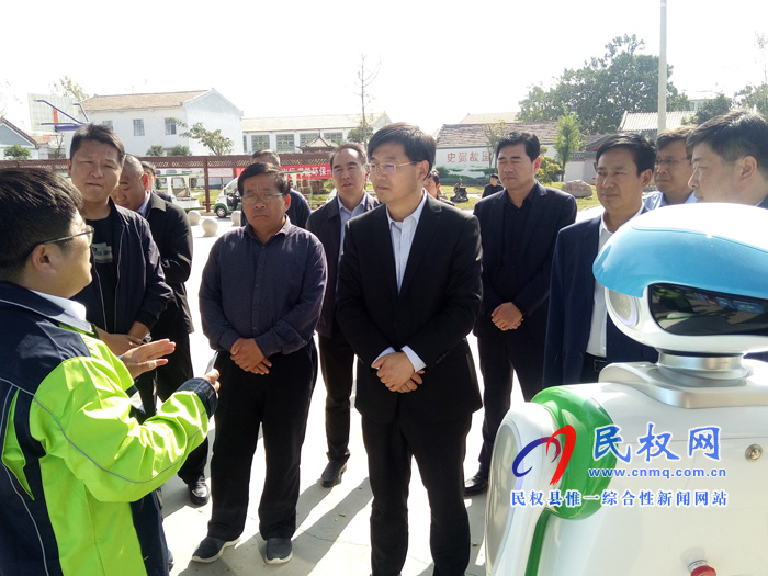 县委副书记、县长张团结查看农村人居环境治理和农业产业工作 县委副书记、县长张团结查看农村人居环境治理和农业产业工作