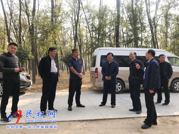 济宁市政府办到我县考察林下经济发展情况 济宁市政府办到我县考察林下经济发展情况