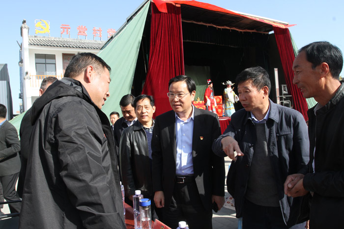 市政协三农促进会“四下乡”活动在我县亓堂村举行启动仪式 市政协三农促进会“四下乡”活动在我县亓堂村举行启动仪式