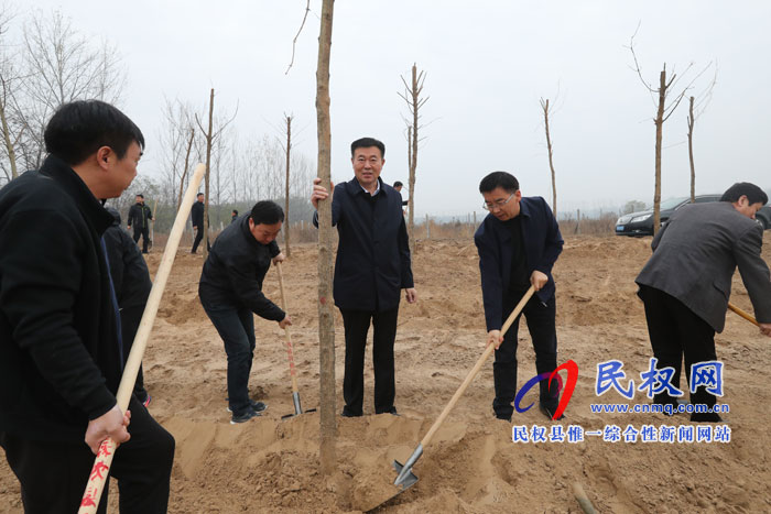 县领导参加冬季义务植树活动 县领导参加冬季义务植树活动