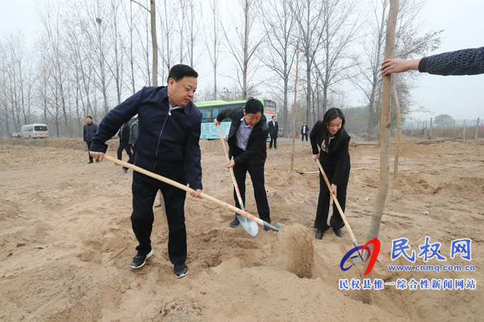 县领导参加冬季义务植树活动 县领导参加冬季义务植树活动